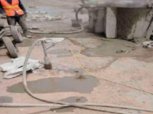 尉犁水泥混凝土路面板底注浆技术 路面脱空注浆整治方案